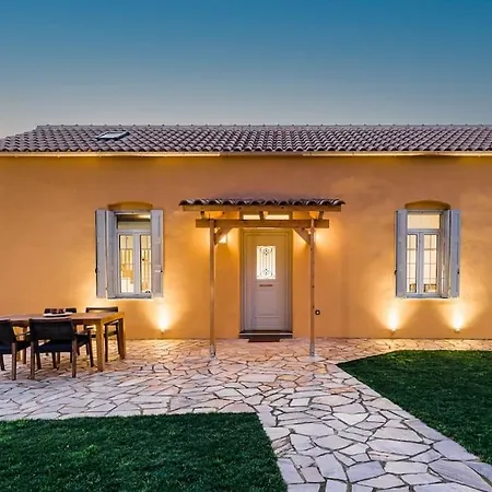 Charming Kiklamino In Agios Mattheos Chania (Crete)