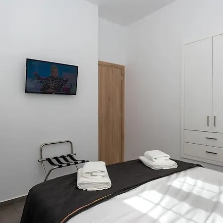 Charming Kiklamino In Agios Mattheos * Chania (Crete)