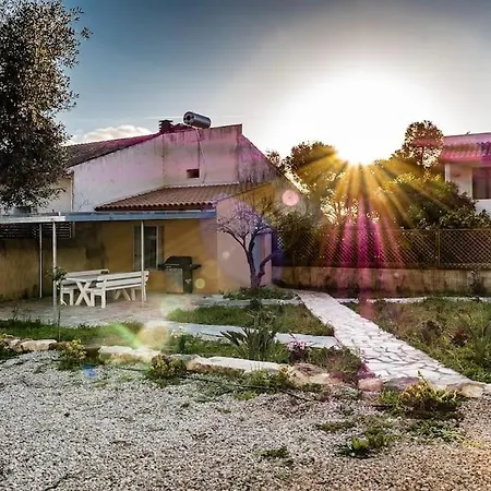 Charming Kiklamino In Agios Mattheos Holiday home *