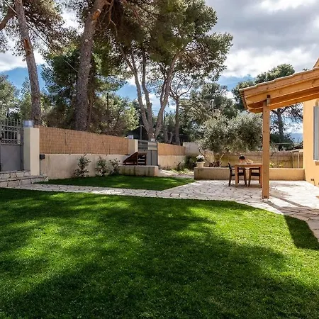Charming Kiklamino In Agios Mattheos Holiday home Chania (Crete)