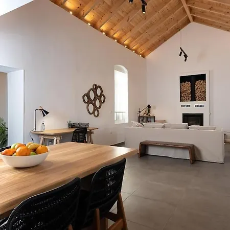 Charming Kiklamino In Agios Mattheos * Chania (Crete)