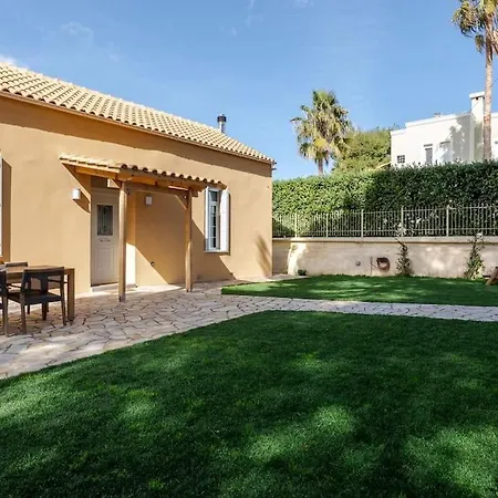 Charming Kiklamino In Agios Mattheos * Chania (Crete)