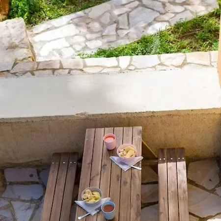 Charming Kiklamino In Agios Mattheos Chania (Crete)